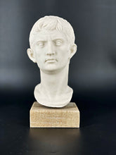 Cargar imagen en el visor de la galería, Busto de César Augusto