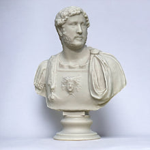 Cargar imagen en el visor de la galería, Busto de Adriano
